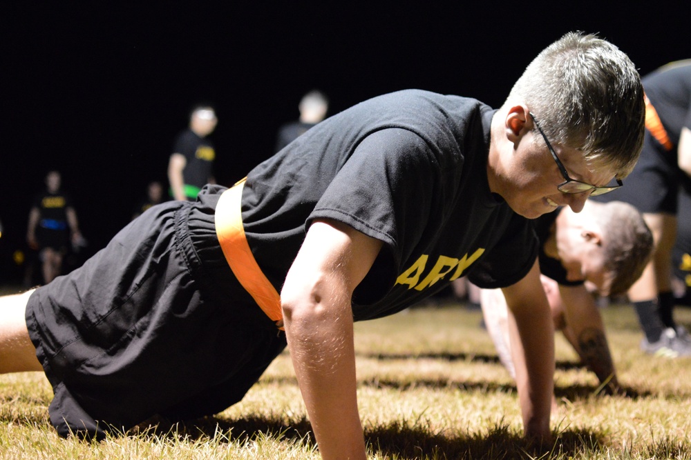 ‘Tropic Lightning’ Soldiers conduct APFT for EIB