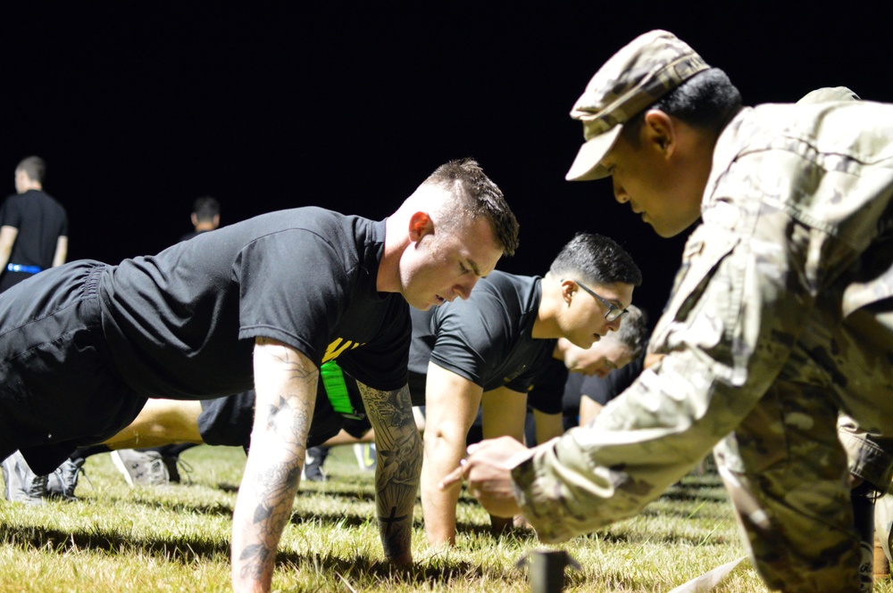 ‘Tropic Lightning’ Soldiers conduct APFT for EIB