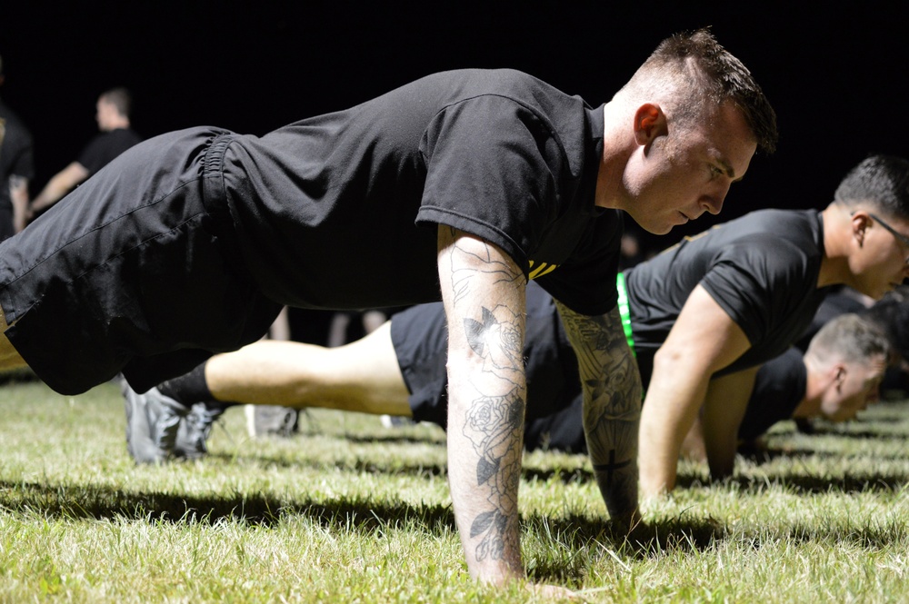 ‘Tropic Lightning’ Soldiers conduct APFT for EIB