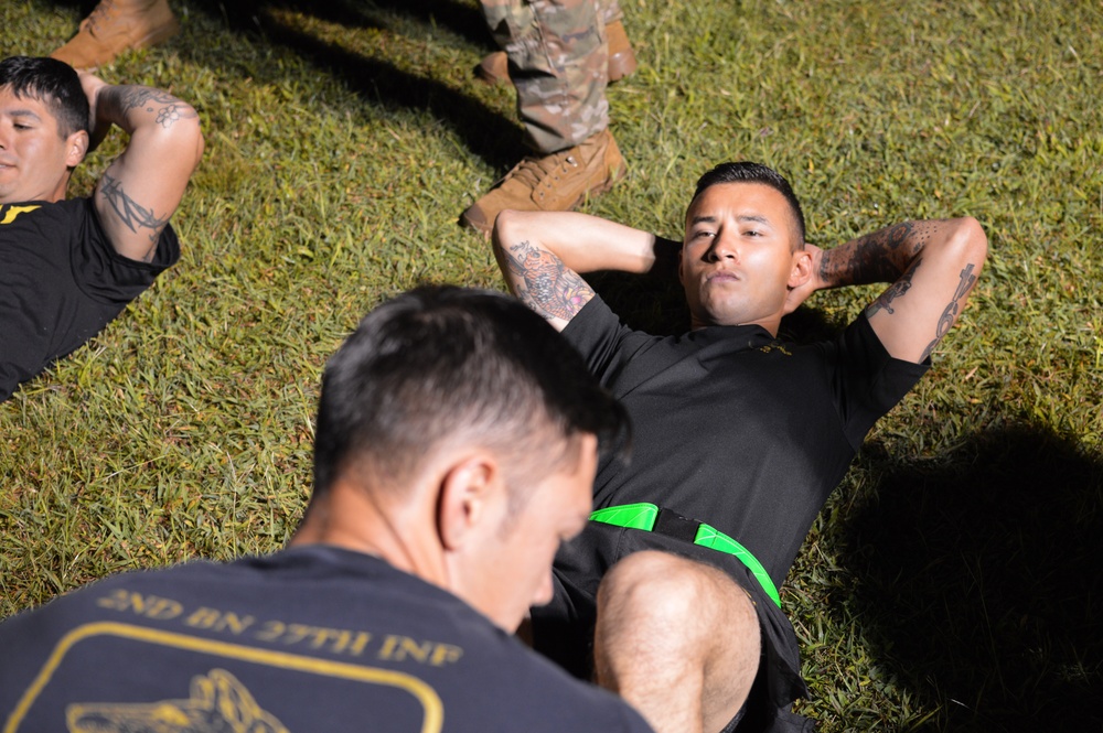 ‘Tropic Lightning’ Soldiers conduct APFT for EIB