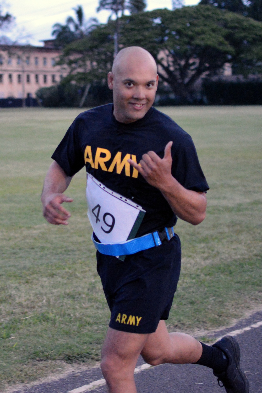 ‘Tropic Lightning’ Soldiers conduct APFT for EIB