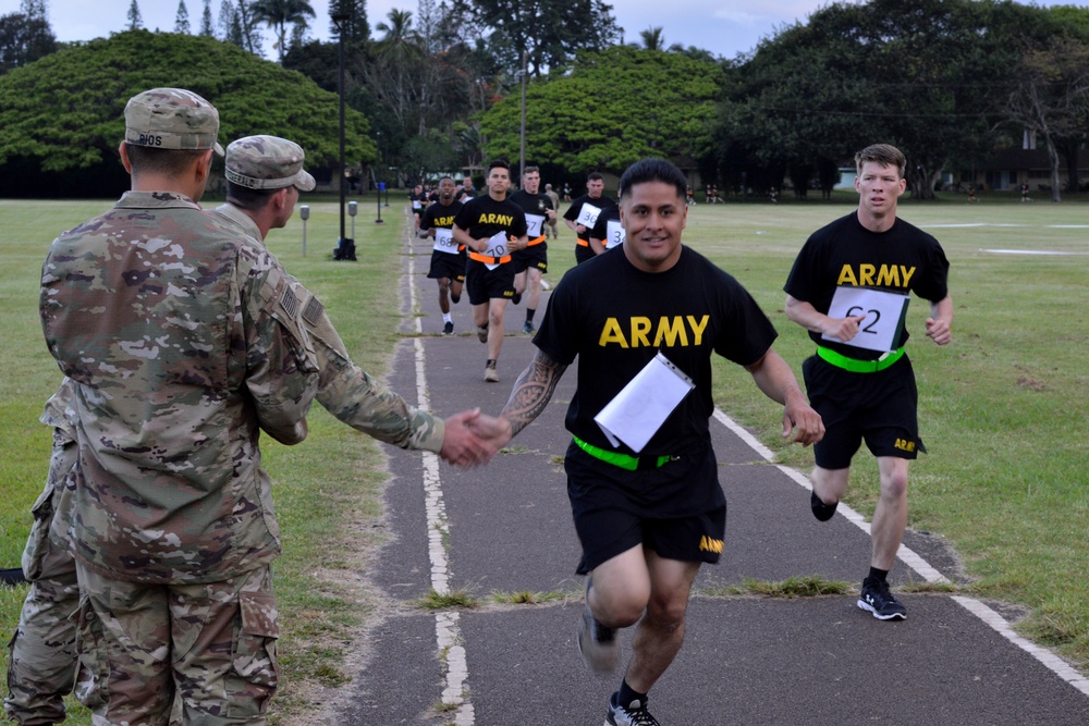 ‘Tropic Lightning’ Soldiers conduct APFT for EIB