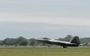 F-22 Raptor Brings Thrills to Niagara for First Time