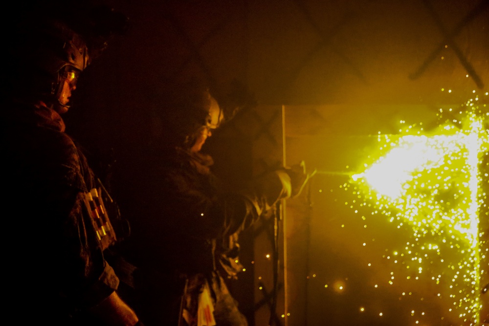 Marines Don't Knock; Force Reconnaissance Marines Train to Raid