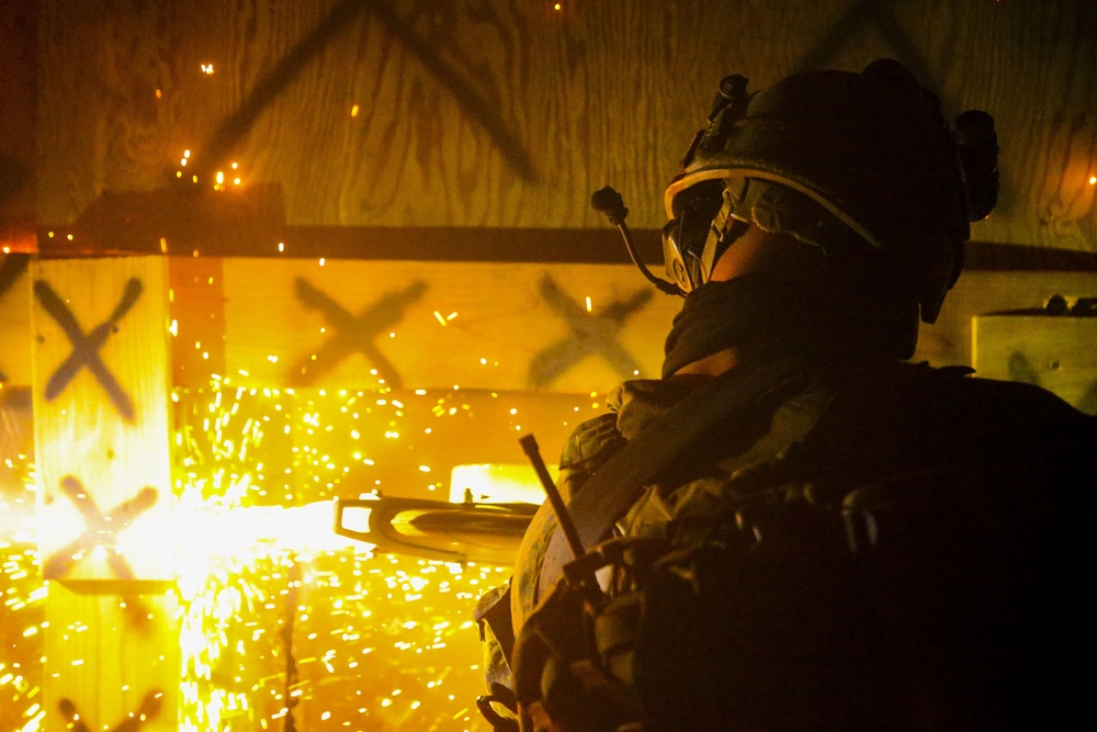 Marines Don't Knock; Force Reconnaissance Marines Train to Raid