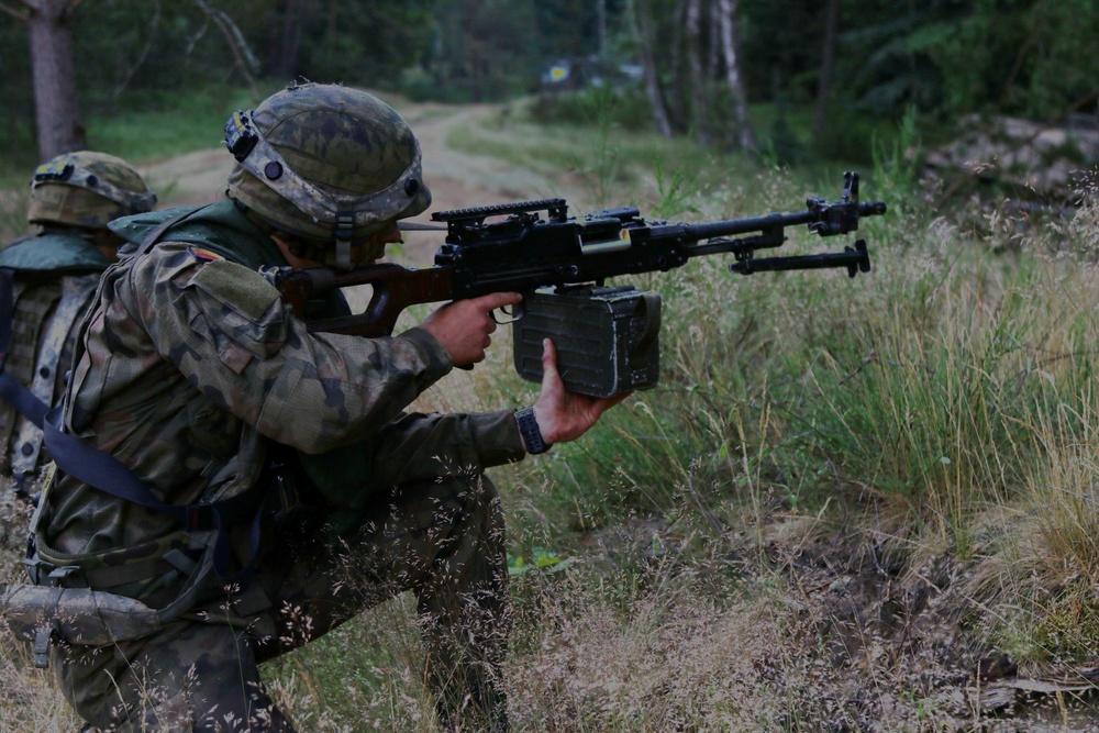 Polish forces secure area for river crossing