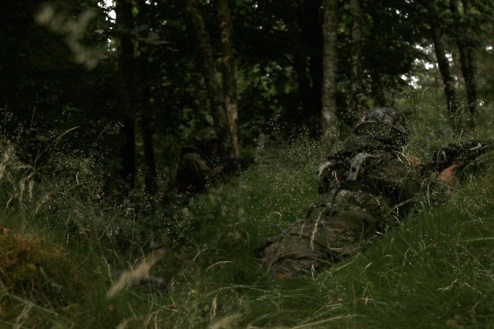 Polish forces secure area for river crossing