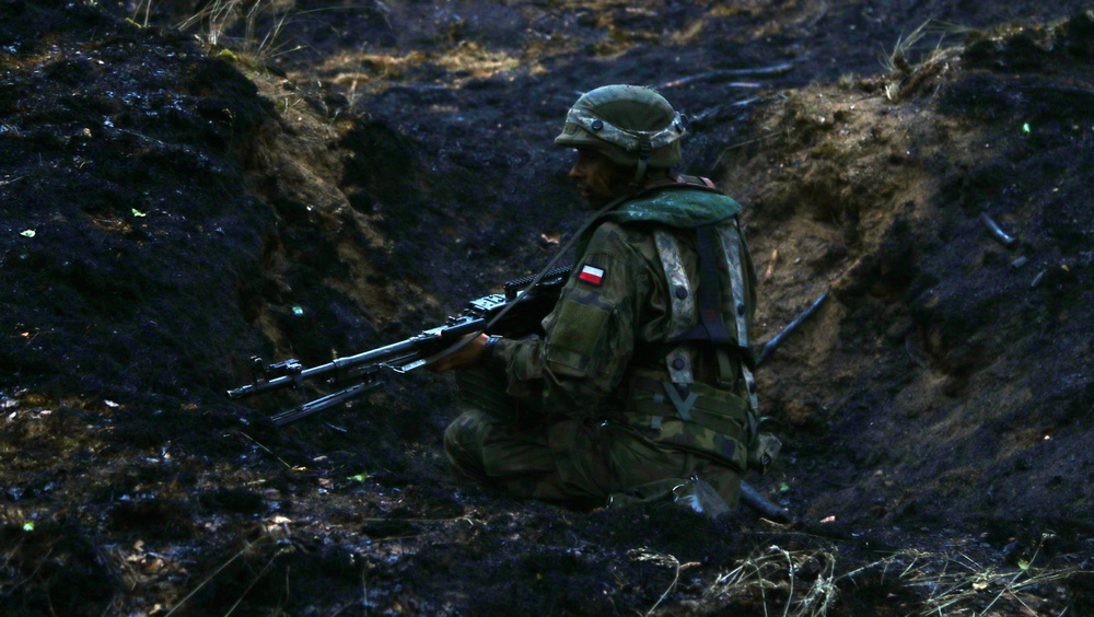 Polish forces secure area for river crossing