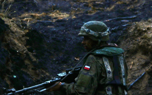Polish forces secure area for river crossing