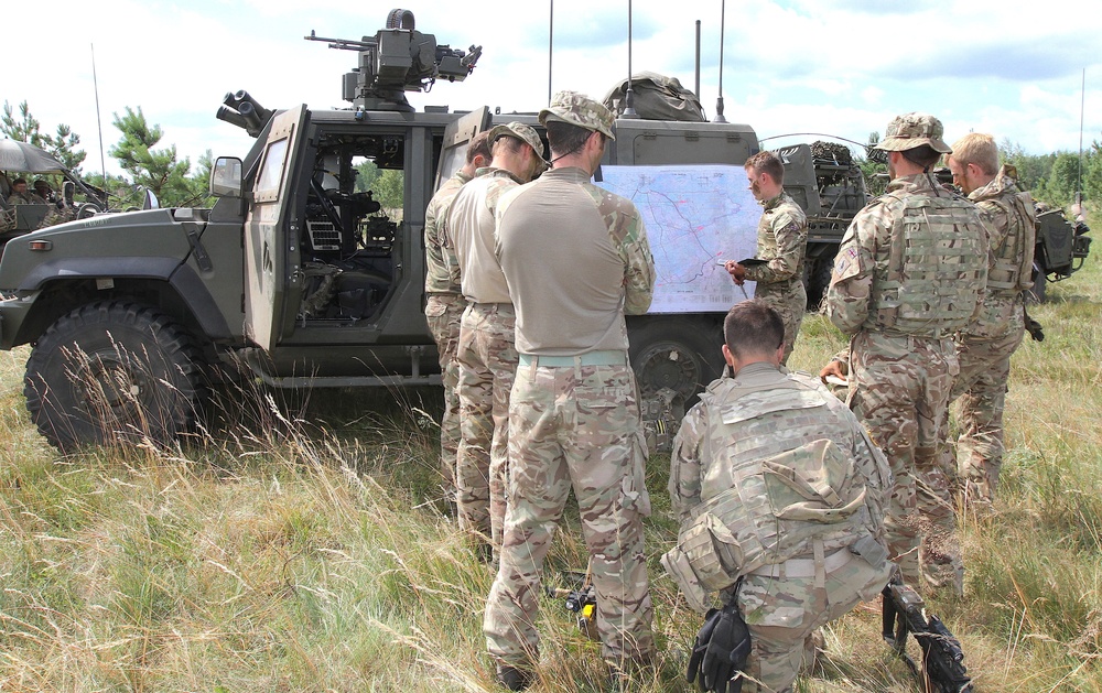 U.K. soldier briefs soldiers during Saber Strike 18