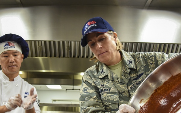 23d WG leadership visits DFAC, ILC