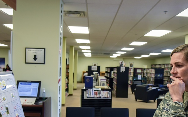 23d WG commander tours DFAC, ILC