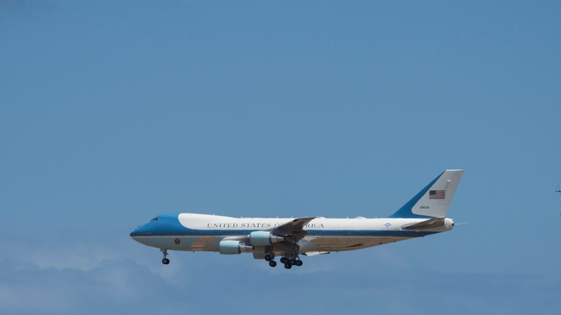 Air Force One refuels