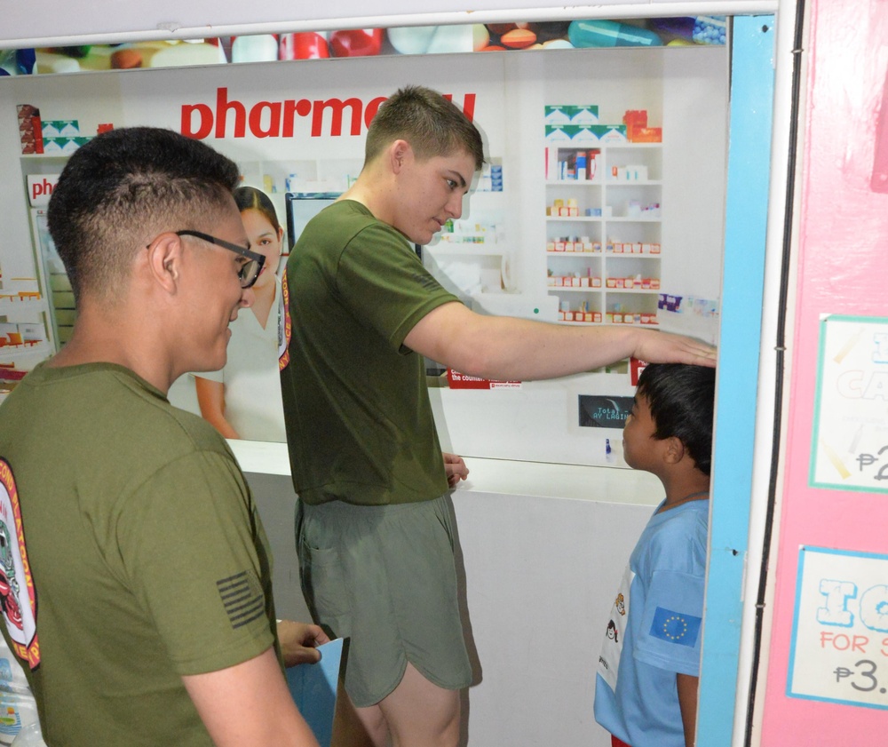 U.S. 7th Fleet Sailors and Marines visit Museo Pambata