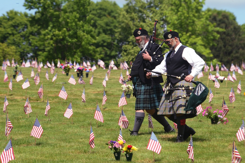 DVIDS Images Memorial Day at Willamette National Cemetery [Image 37