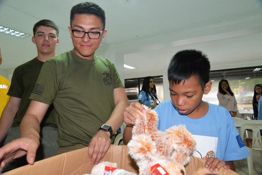 U.S. 7th Fleet Sailors and Marines visit Museo Pambata
