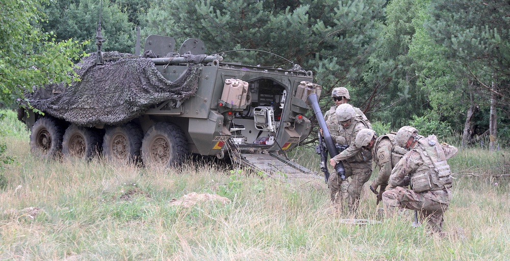 US. Army soldiers assemble mortar system during Saber Strike 18