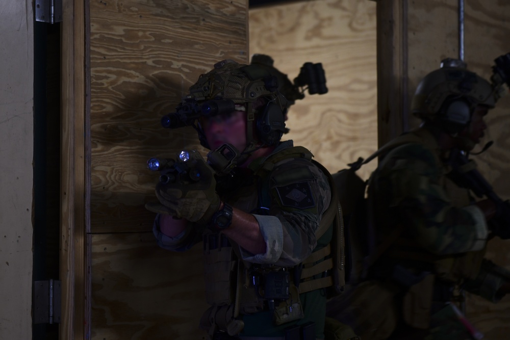 Marine Raiders integrate with AFSOC