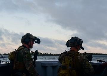 Marine Raiders integrate with AFSOC