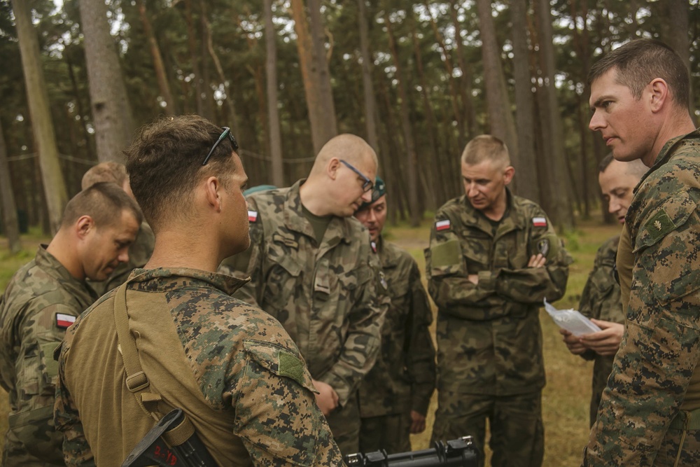 BLT 2/6 Corpsmen, Polish Land Forces medics interact during BALTOPS