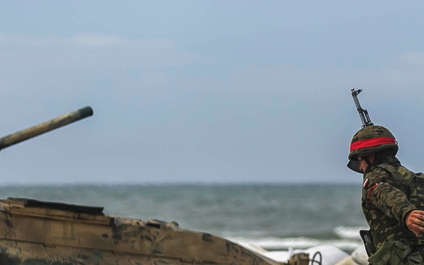 26th MEU Tank platoon, Polish BMP unit go head-to-head in mechanized assault exercise during BALTOPS