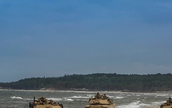 26th MEU Tank platoon, Polish BMP unit go head-to-head in mechanized assault exercise during BALTOPS