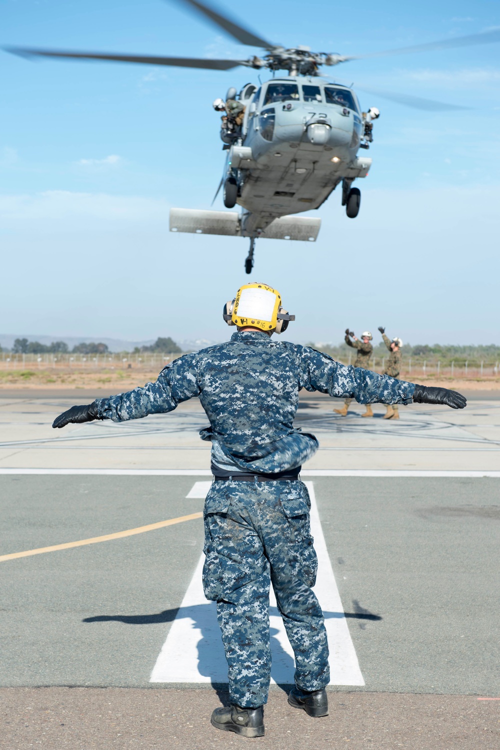 USS Bonhomme Richard (LHD 6) VERTREP Training