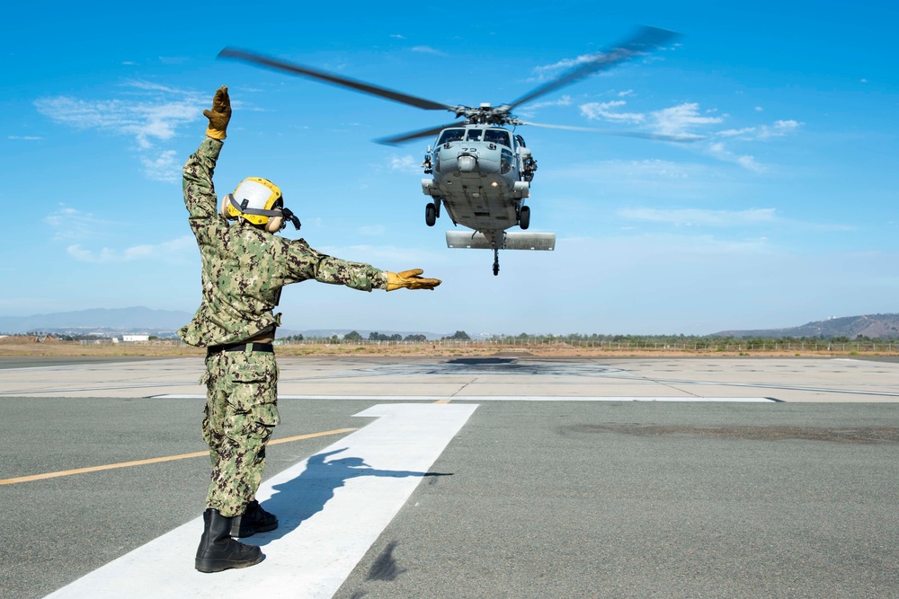 USS Bonhomme Richard (LHD 6) VERTREP Training