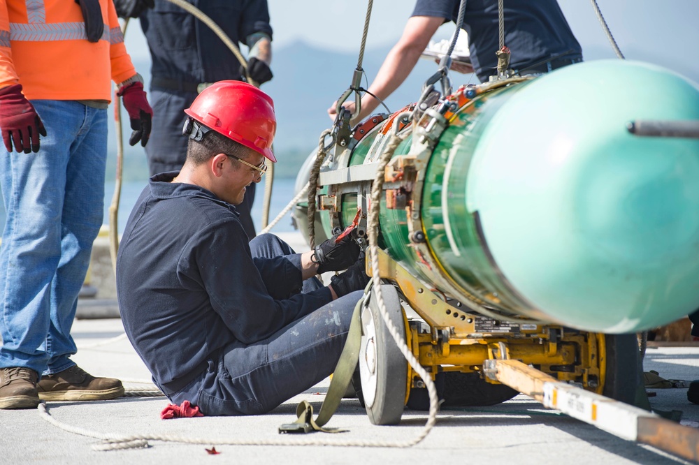 Frank Cable Assists with Torpedo On-Load