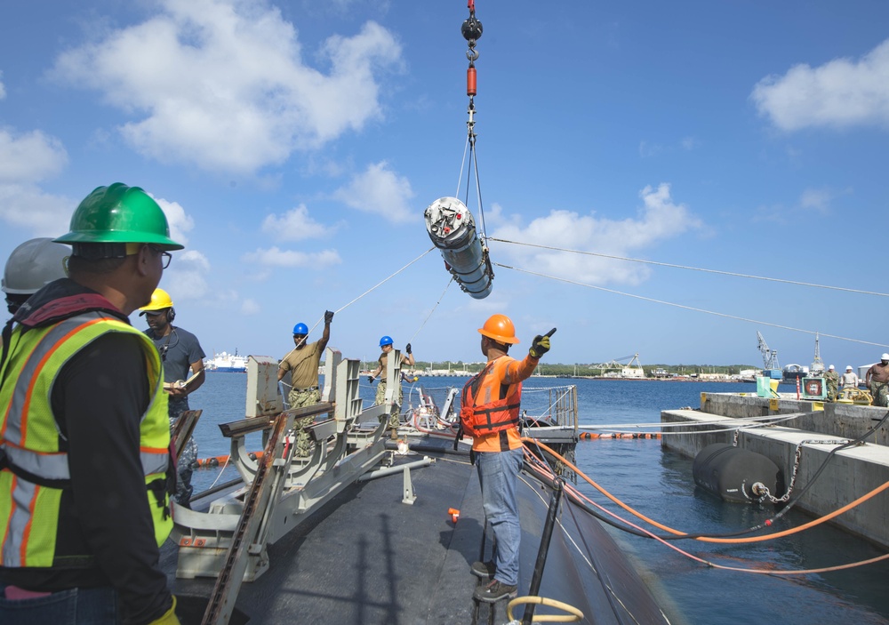 Frank Cable Assists with Torpedo On-Load