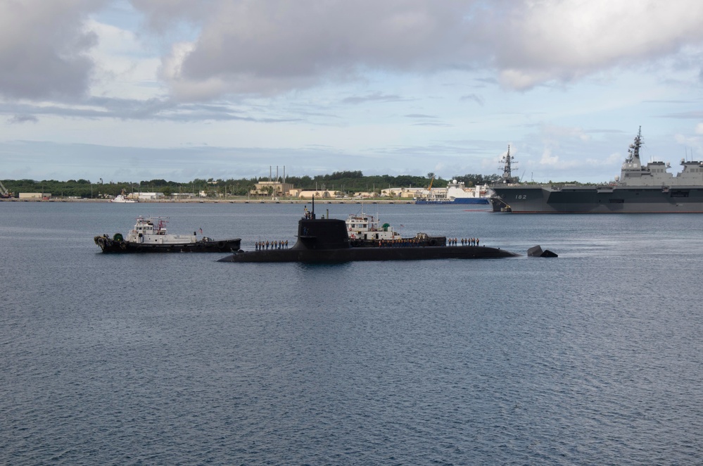 Japanese Sub Conducts Exercise with USS Frank Cable