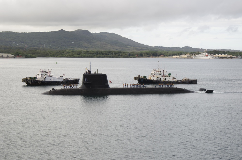 Japanese Sub Conducts Exercise with USS Frank Cable