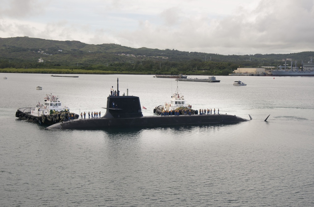 Japanese Sub Conducts Exercise with USS Frank Cable