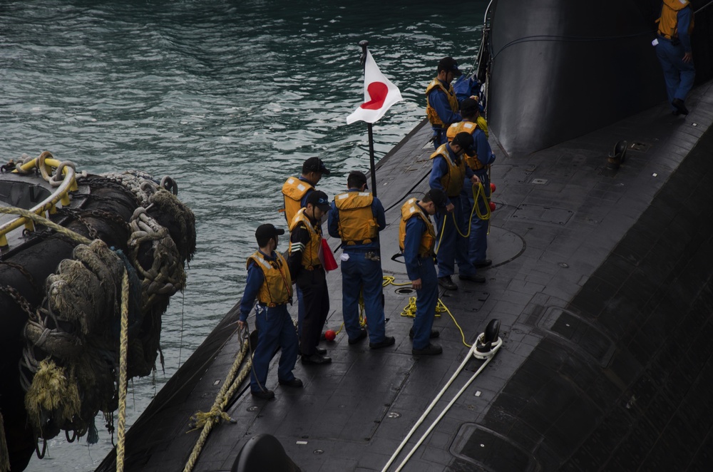 Japanese Sub Conducts Exercise with USS Frank Cable