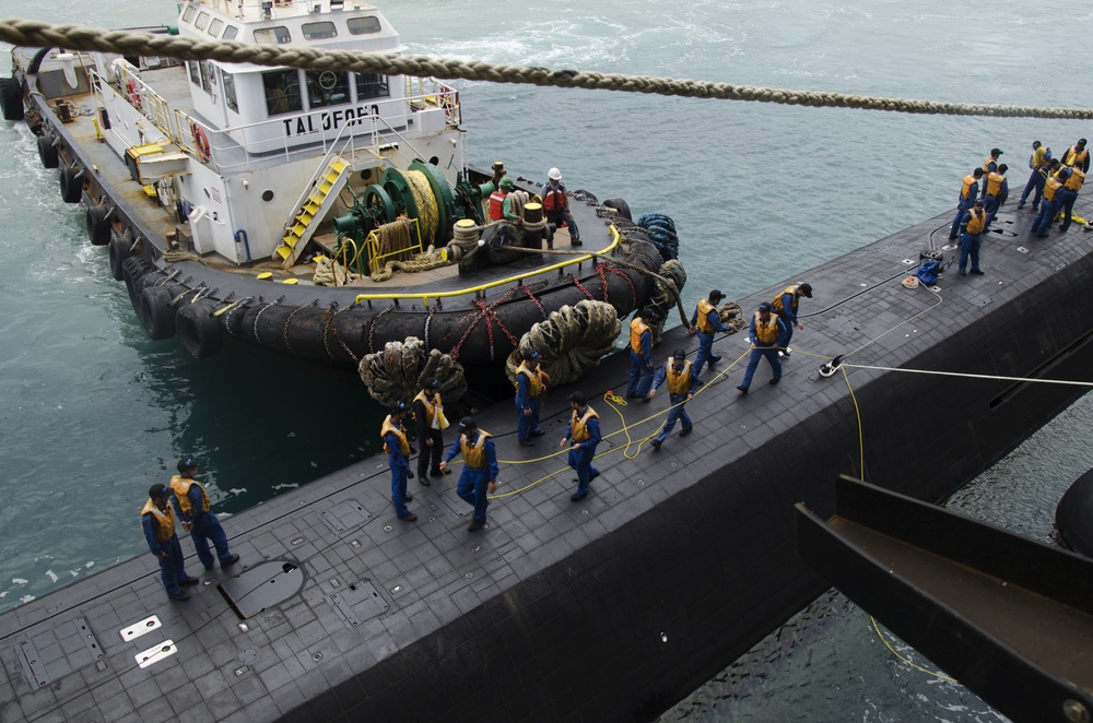 Japanese Sub Conducts Exercise with USS Frank Cable