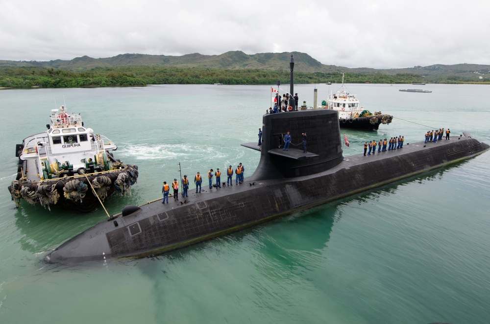 Japanese Sub Conducts Exercise with USS Frank Cable