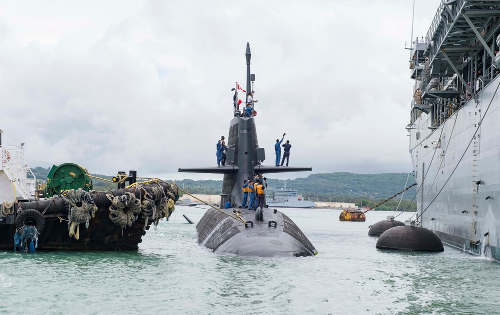 Japanese Sub Conducts Exercise with USS Frank Cable