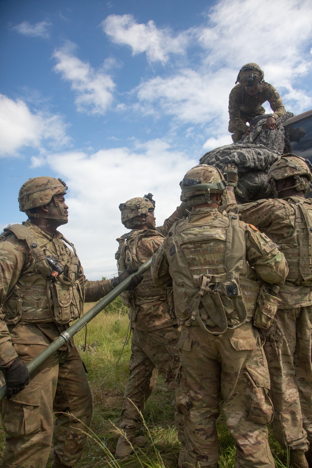 2CR preps howitzers for air drop