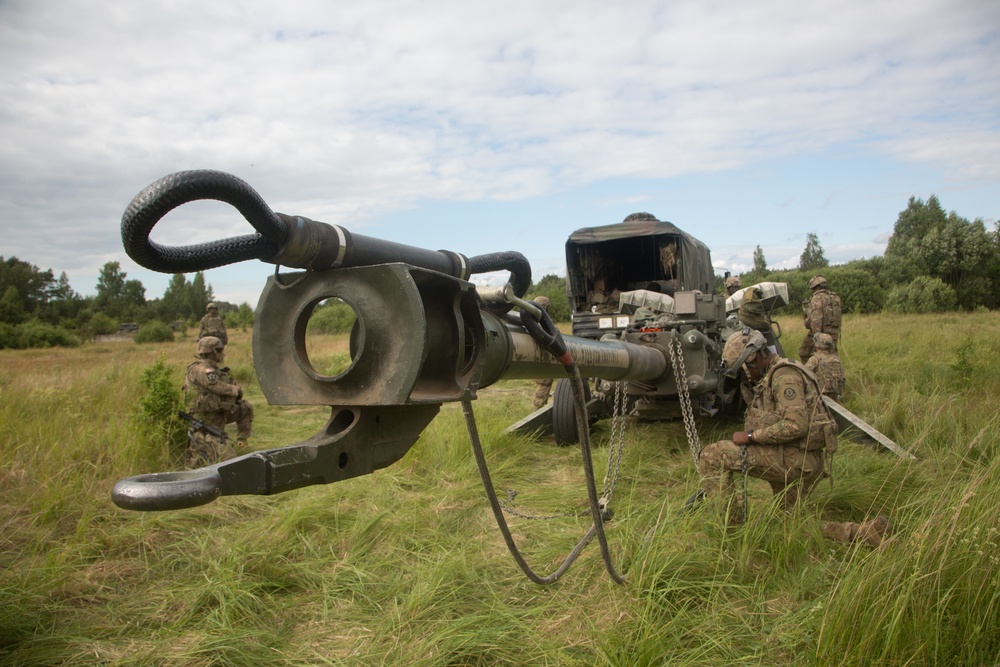 2CR preps howitzers for air drop