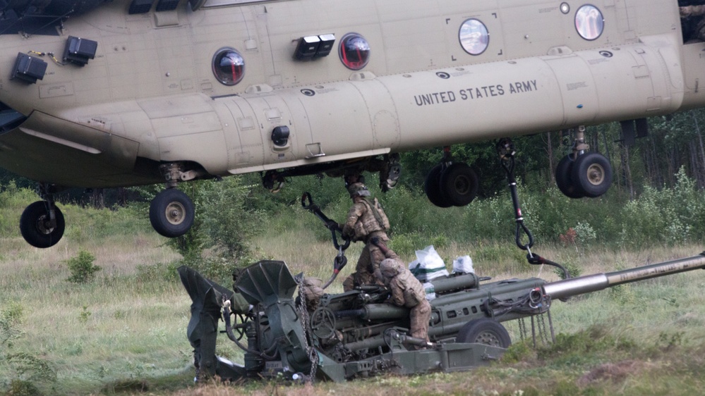 12th CAB air drops 2CR howitzers