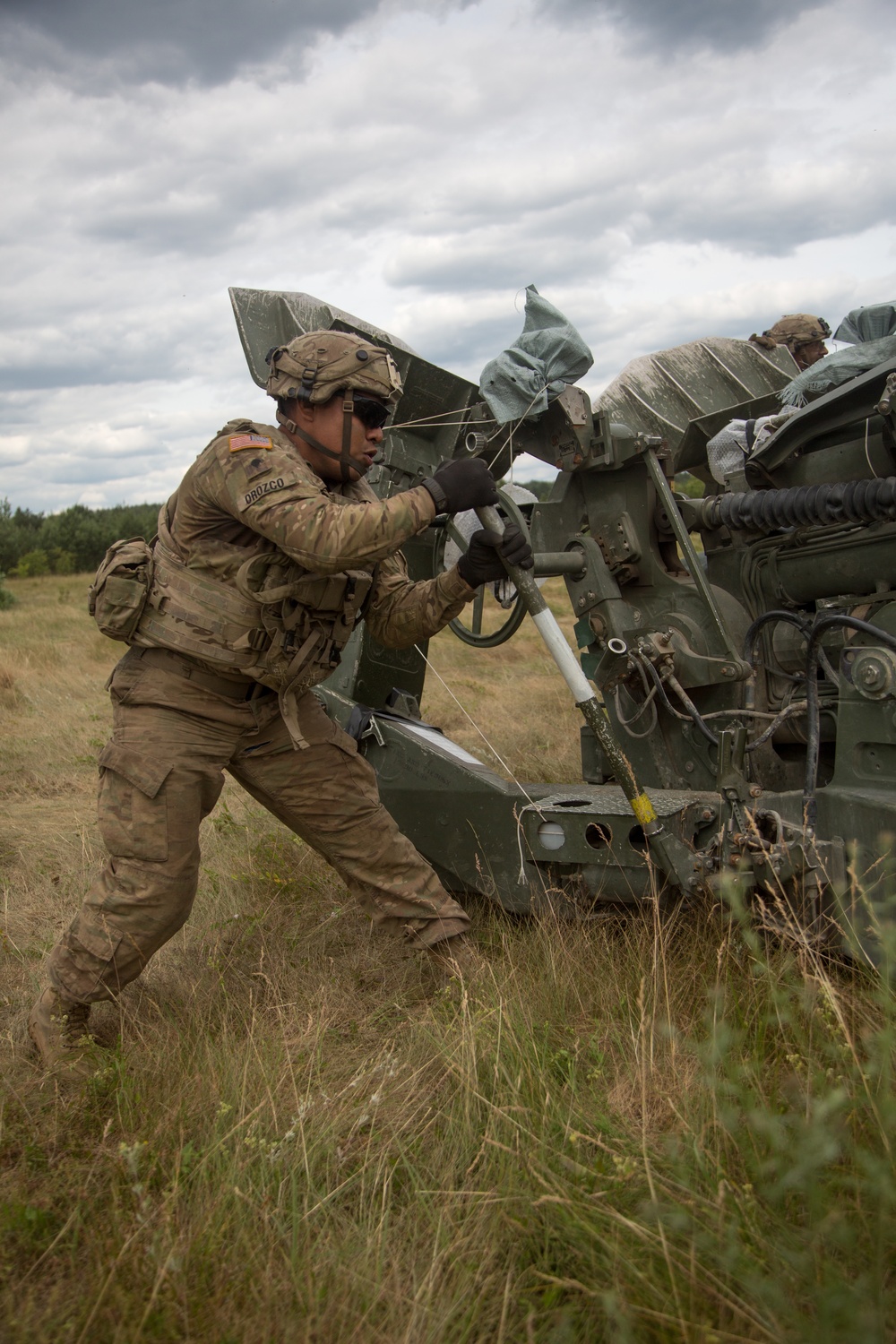 2CR preps howitzers after air drop