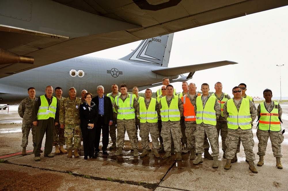 127th ARG Receives Governor