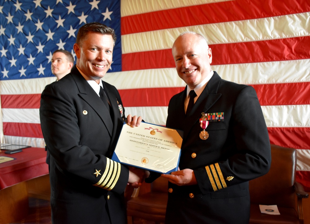 Commander Charles Sauls Receives End of Tour Award