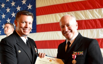 Commander Charles Sauls Receives End of Tour Award