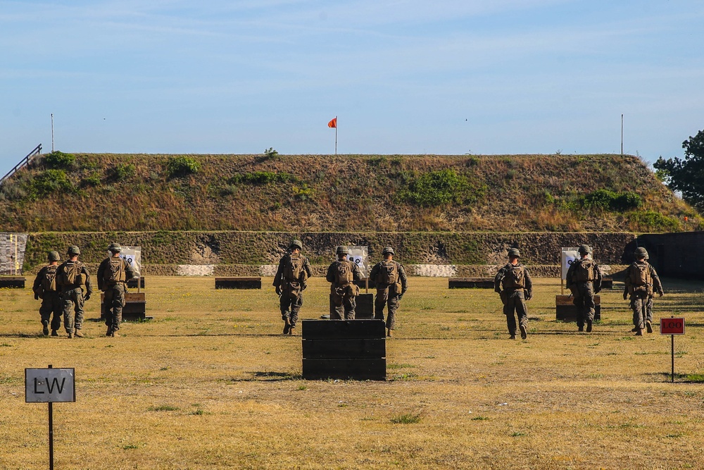 26th MEU Marines and Polish Soldiers participate in shooting competition