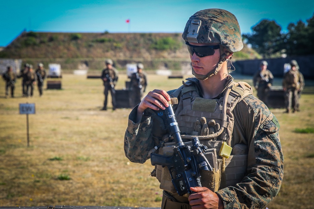 26th MEU Marines and Polish Soldiers participate in shooting competition