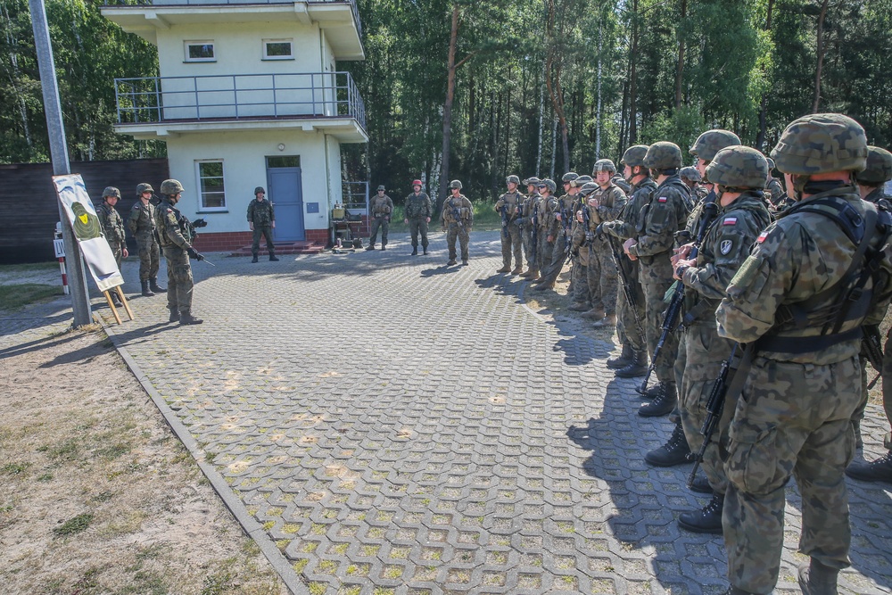 26th MEU Marines and Polish Soldiers participate in shooting competition