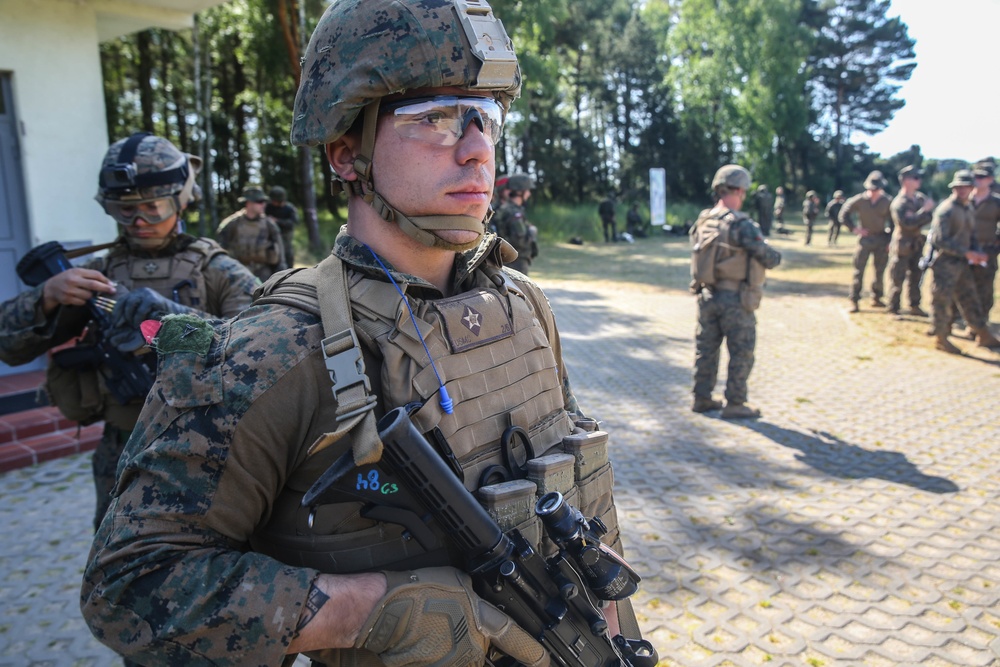 26th MEU Marines and Polish Soldiers participate in shooting competition