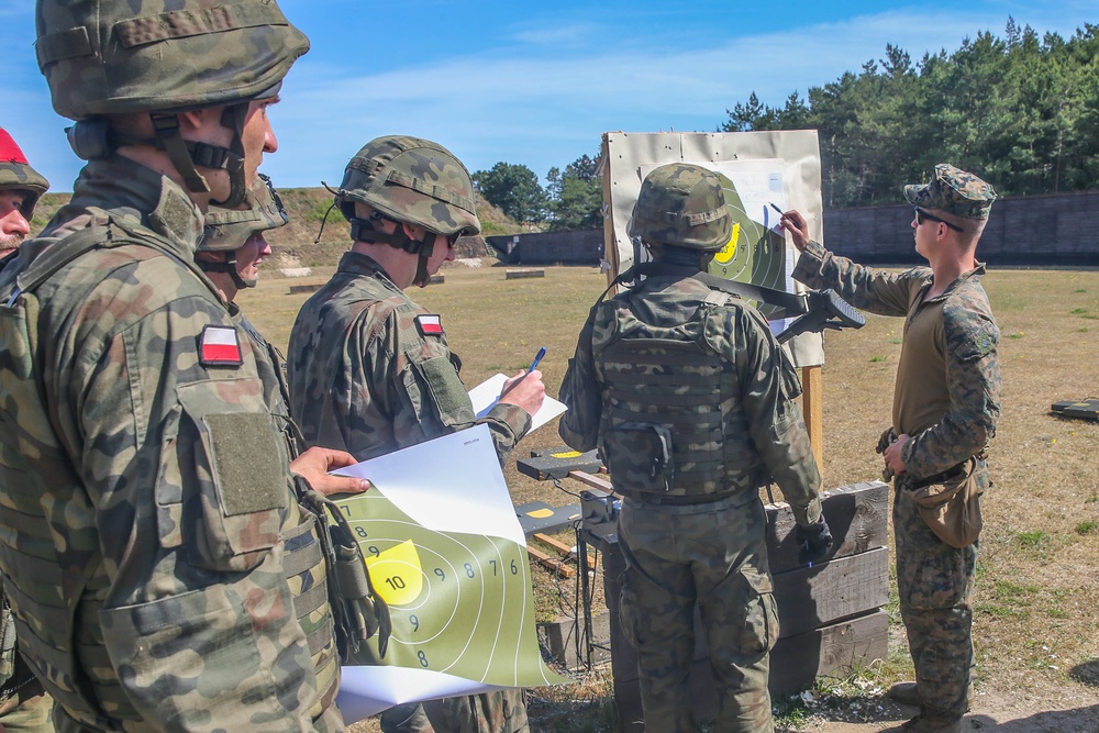 26th MEU Marines and Polish Soldiers participate in shooting competition