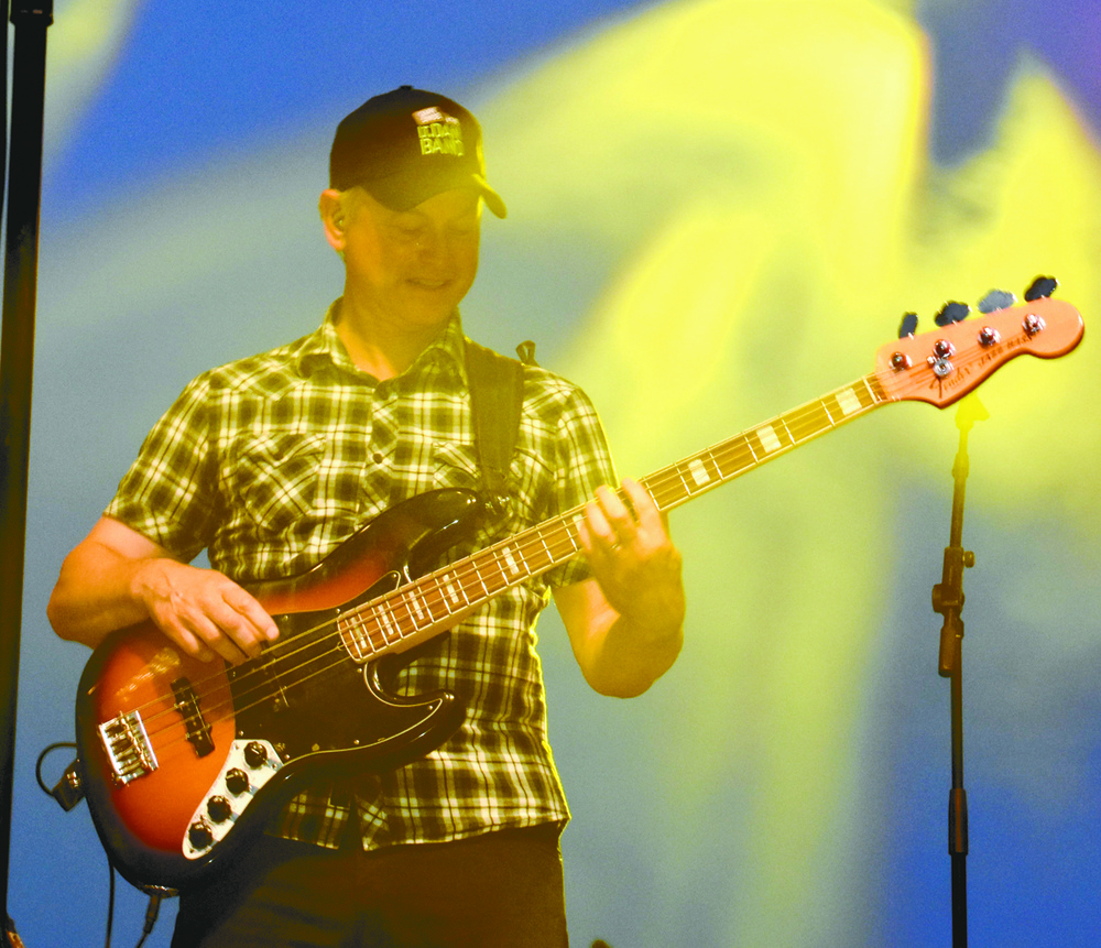 Sinese delights, entertains Fort Polk Soldiers, Families